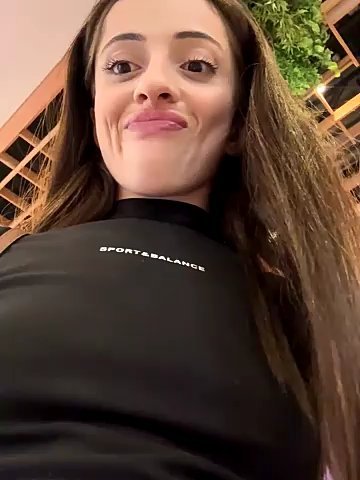 Yesmoree live cam screenshot female on WhoSpy.me — Watch Live Cams Now — screenshot #1